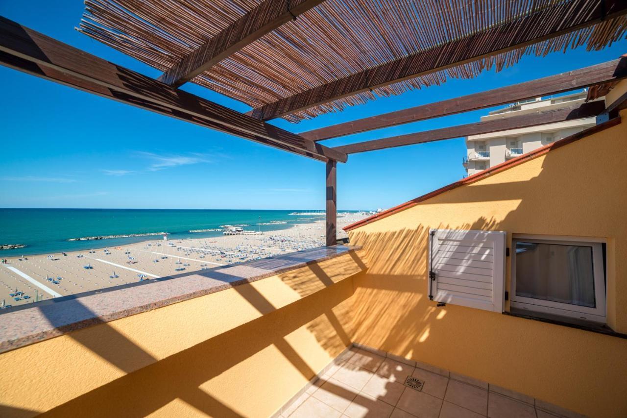 Rex Aparthotel 3*