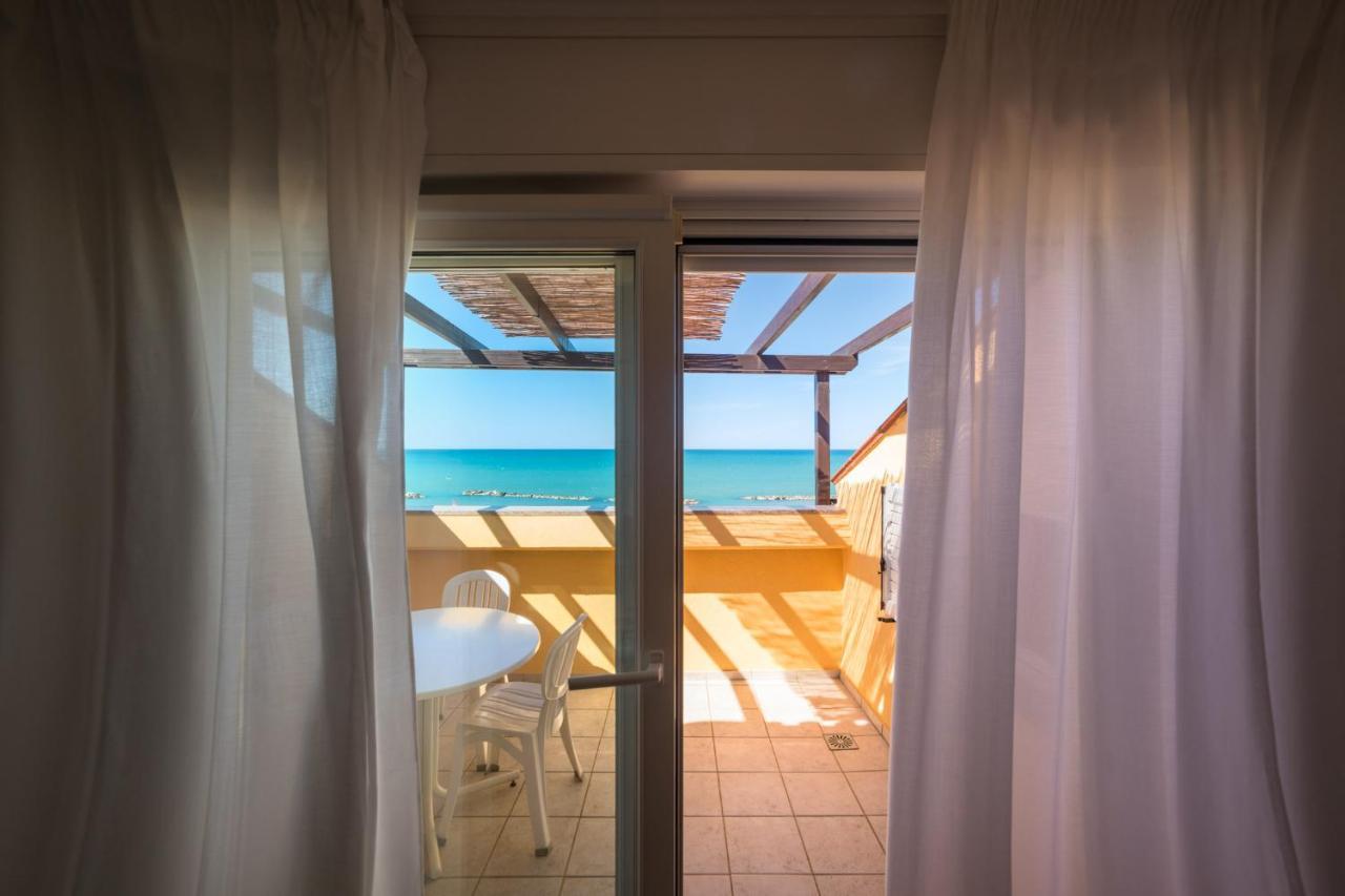 Rex Aparthotel 3*